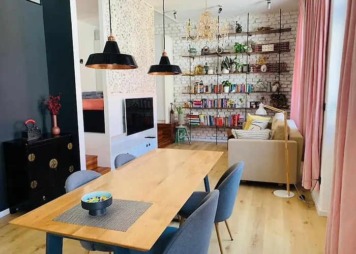 Simona's Old Town / Free Parking *