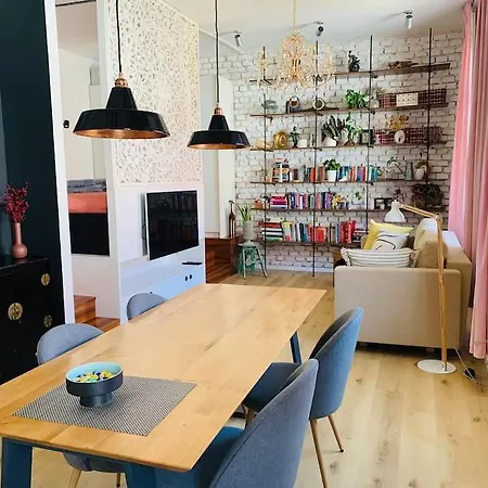 Simona's Old Town / Free Parking *