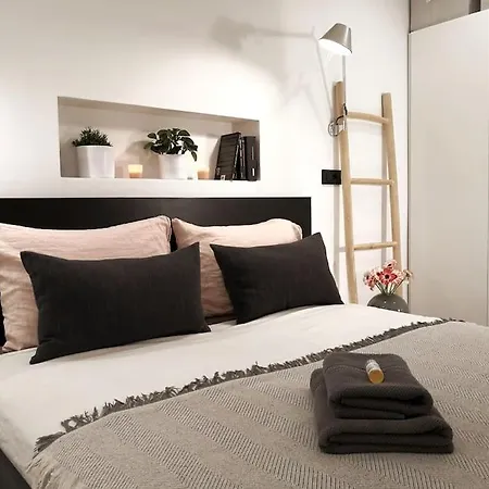 Simona's Old Town / Free Parking *