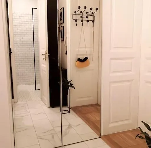 شقة Simona's Old Town / Free Parking *