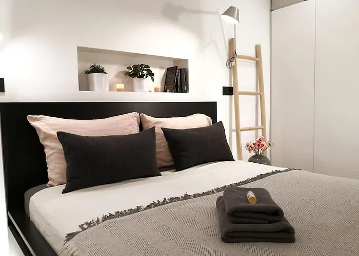 Simona's Old Town / Free Parking *